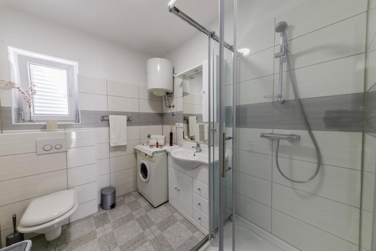 Ani In Trogir * Mittel-Dalmatien Hotell Donji Seget Eksteriør bilde